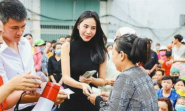 Các sao việt nhiệt tình quyên góp từ thiện vùng lũ