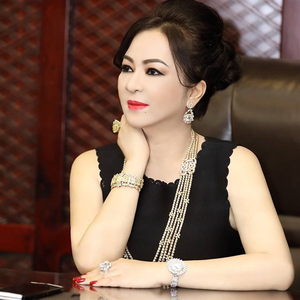 CEO Nguyễn Phương Hằng