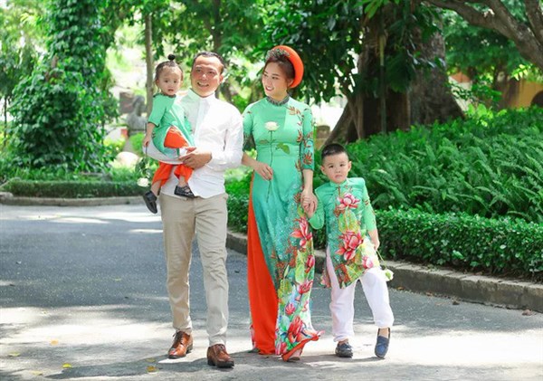 Từng phải ở tu viện, 2 nữ ca sĩ này hiện giờ có cuộc sống như bà hoàng