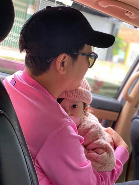 Phương khoe cận mặt con gái  vui đùa cùng Trường Giang
