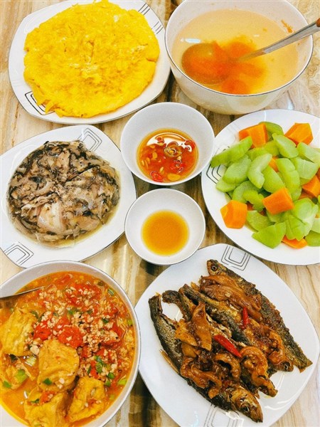 Bữa ăn 8 món của nhà Hồng Đăng.