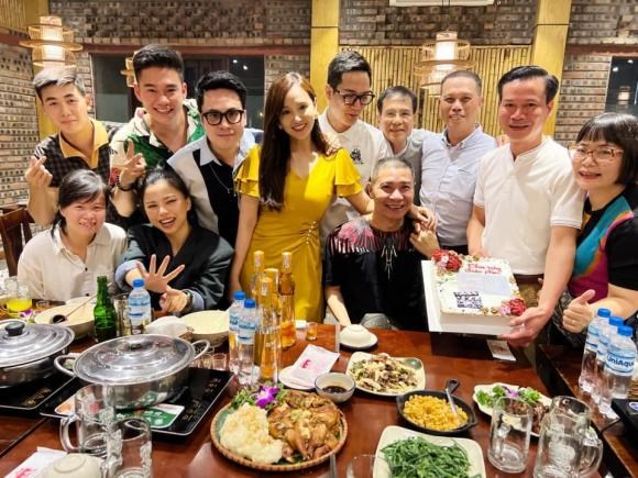 NSND Công Lý khoe hình ảnh rạng rỡ trên phim trườnghoe hình ảnh rạng rỡ trên phim trường