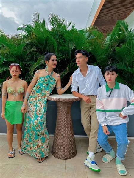 BB Trần đi du lịch vẫn không quên 'quậy đục nước'