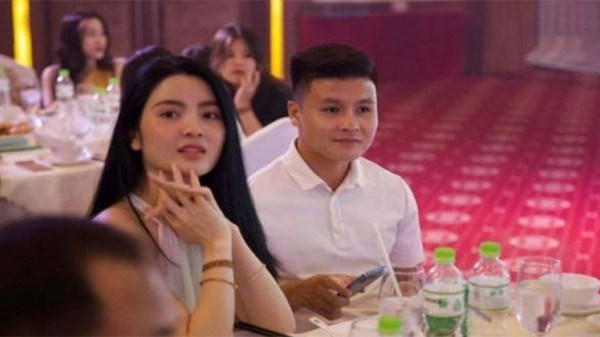 Quang Hải về nước, bạn gái nóng bỏng có ngay động thái "nhanh như chớp"