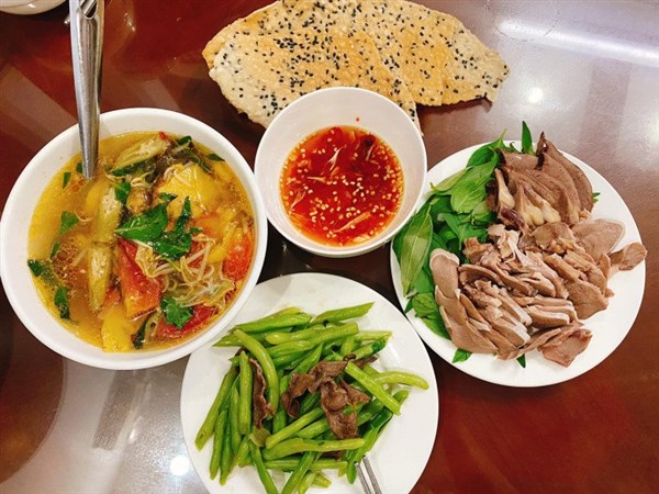 9X thích nấu ăn mê làm bánh, cứ hỏi ông xã "có ngon không" lại nhận được câu trả lời khó đỡ